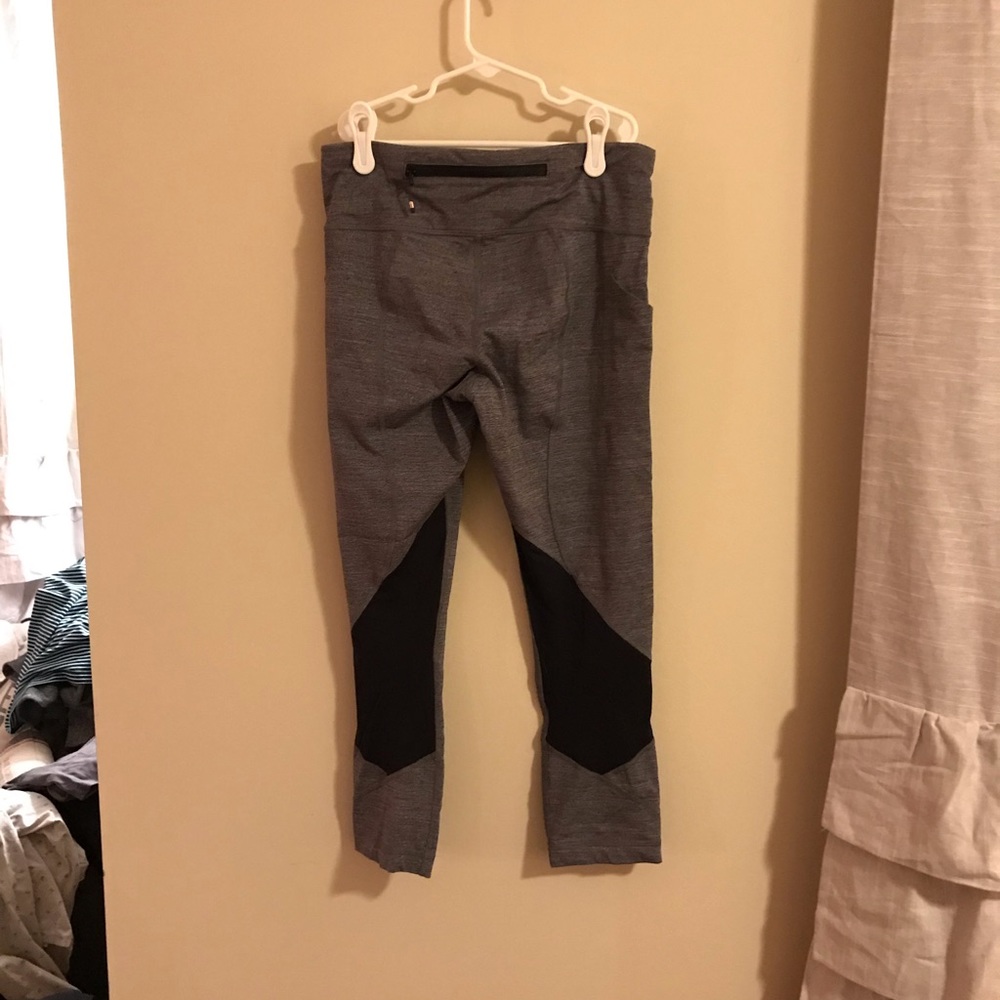 Size 6 never worn lululemon crops